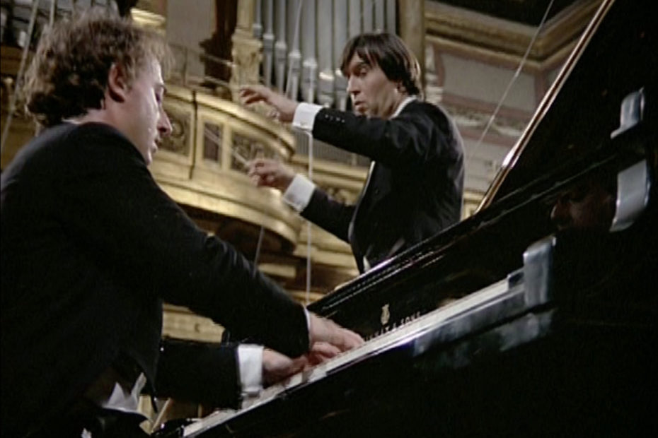 ブラームスのピアノ協奏曲第2番を演奏するマウリツィオ・ポリーニとクラウディオ・アバド