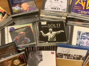 所有するサー・ゲオルグ・ショルティのCD、DVD。およそ200枚あります