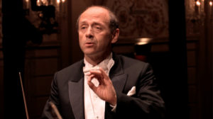 マーラー交響曲第4番の最終楽章を指揮するイヴァン・フィッシャー。2010年 (c) RCO Live