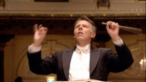 マーラー交響曲第8番「千人の交響曲」を指揮するマリス・ヤンソンス。2011年 (c) RCO Live