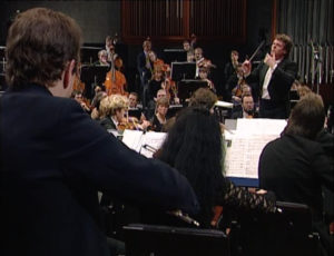 R.シュトラウスの「ツァラトゥストラ」を指揮するマリス・ヤンソンスとオスロフィル(1995年) (c) NRK