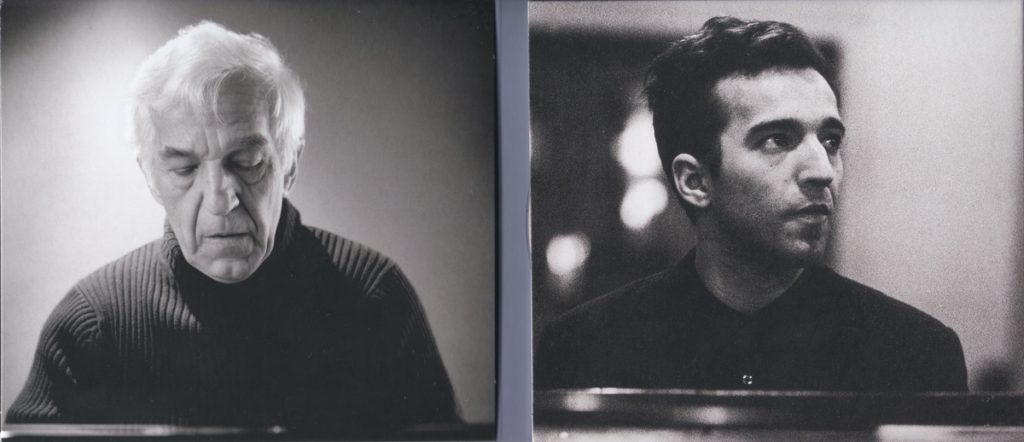 2019年のイギリス組曲の録音時(左)と1965年のピアノ協奏曲録音時(右) (c) Decca