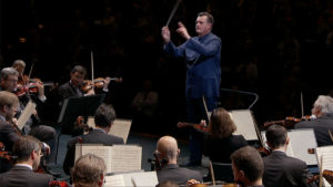 ザルツブルク音楽祭2020でブルックナーの交響曲第4番のフィナーレを指揮するクリスティアン・ティーレマン (c) UNITEL