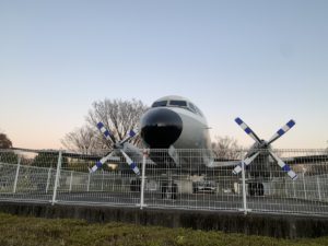 所沢市の航空公園近くに展示されているYS11