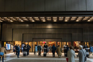 開場されたサントリーホールの入り口 (2022年12月7日撮影)