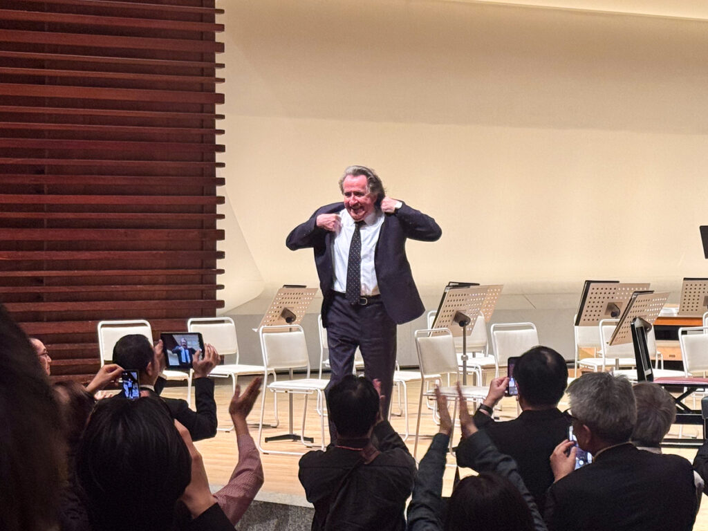 カーテンコールに応えるルドルフ・ブッフビンダー (2026/04/06)