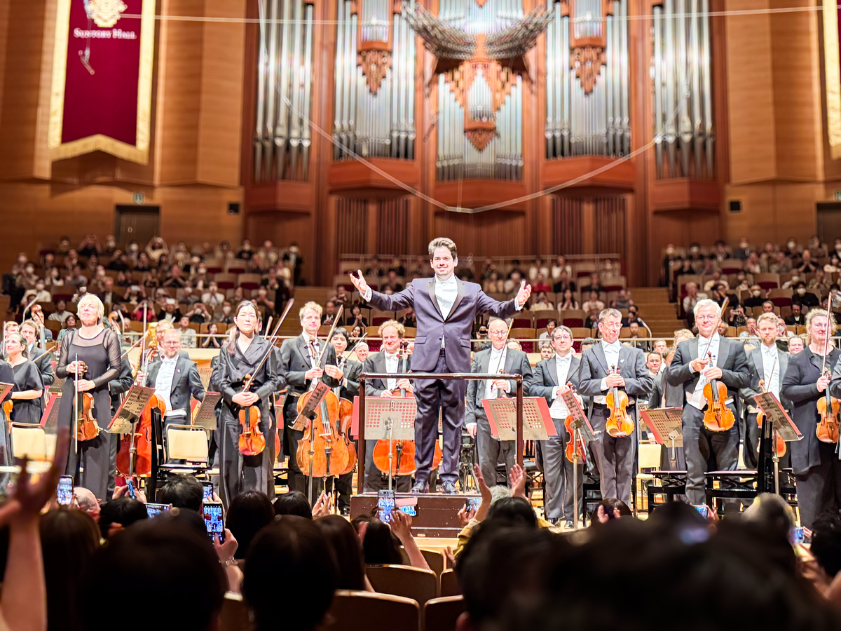 マーラーの交響曲『巨人』を演奏し終えたラハフ・シャニとミュンヘン・フィルハーモニー管弦楽団 (20260511)